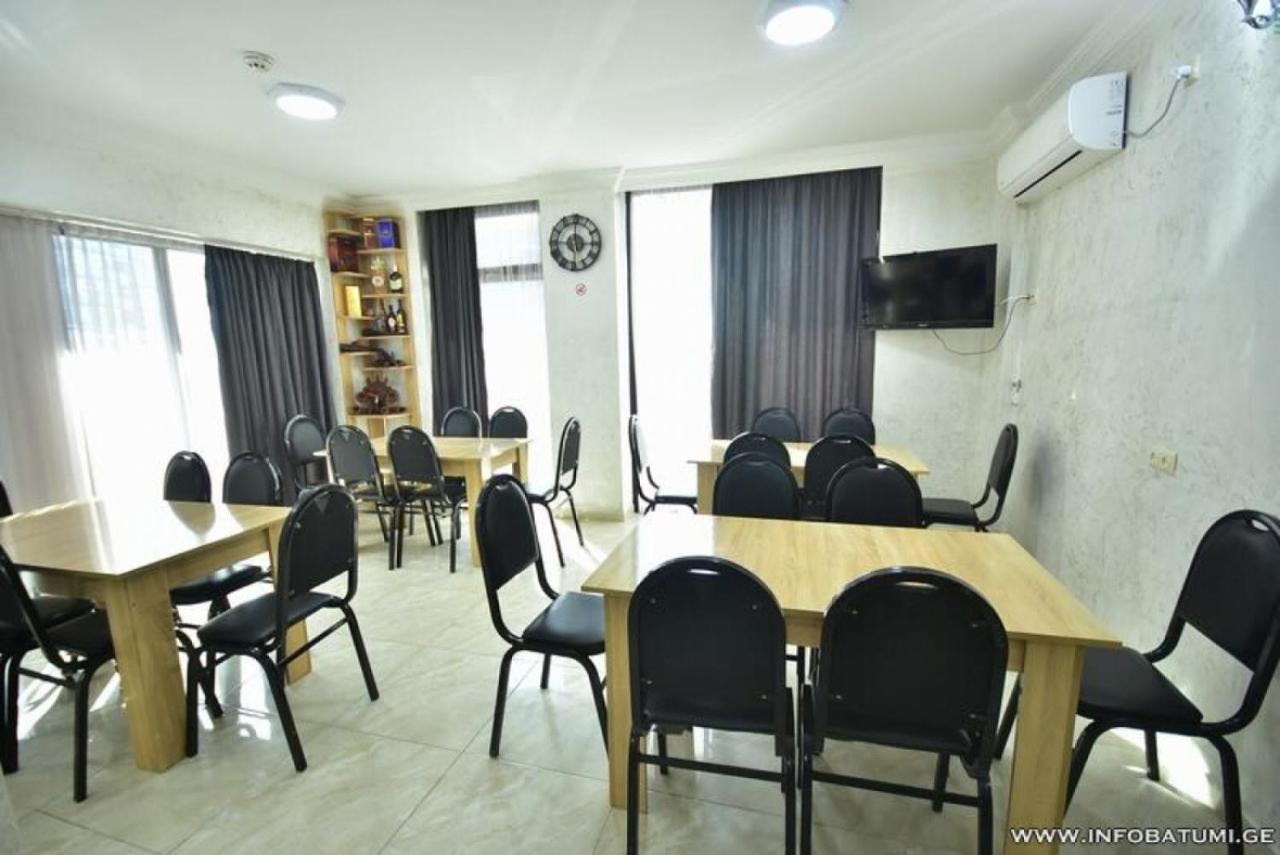Hotel Batumi Inn Екстериор снимка