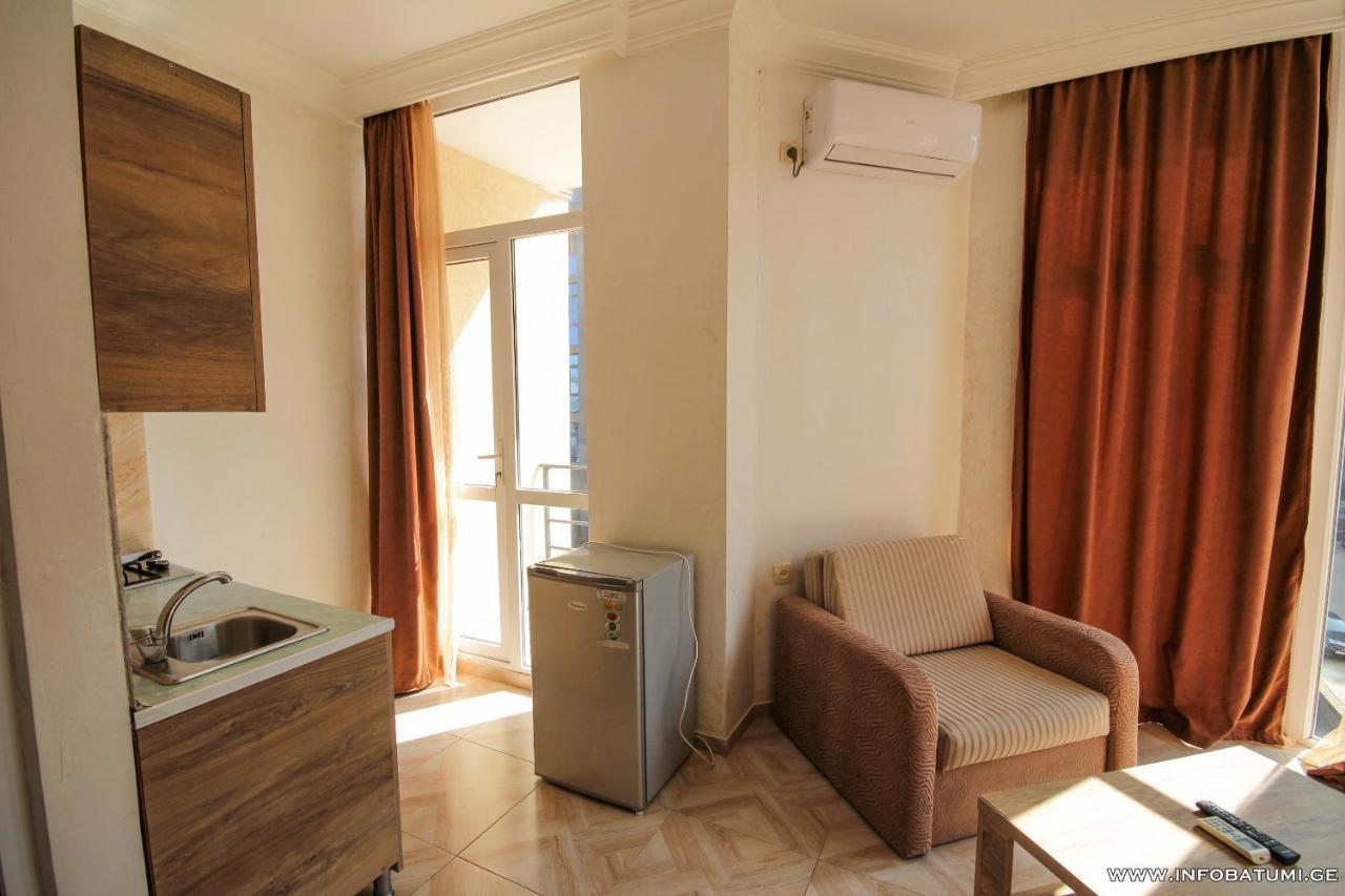 Hotel Batumi Inn Екстериор снимка
