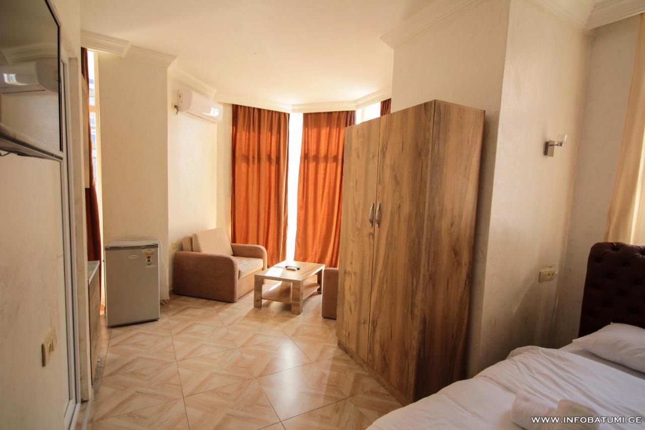Hotel Batumi Inn Екстериор снимка