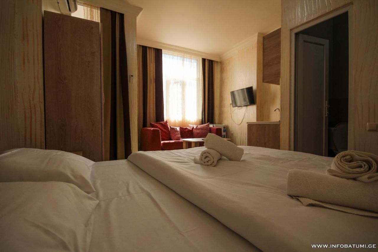 Hotel Batumi Inn Екстериор снимка